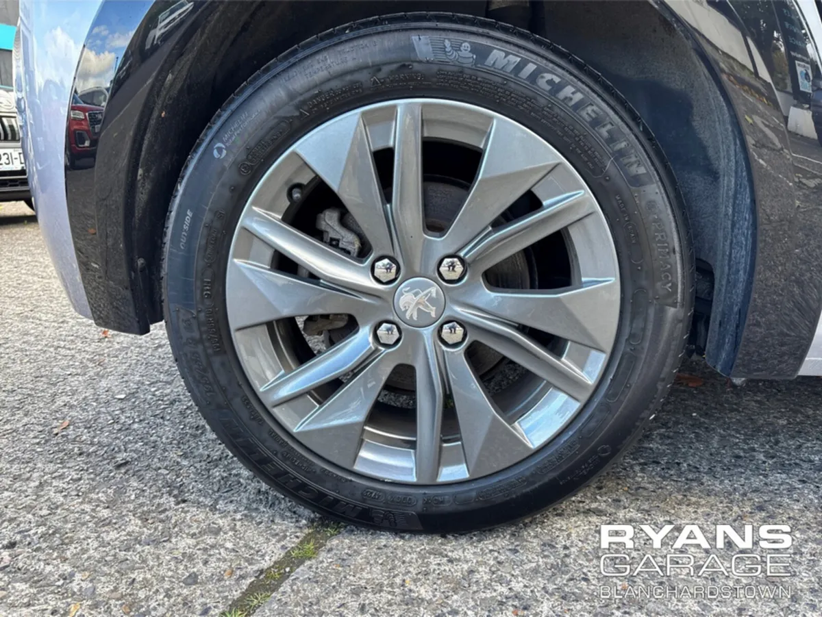 Peugeot 208 Hatchback, Electric, 2023, Grey