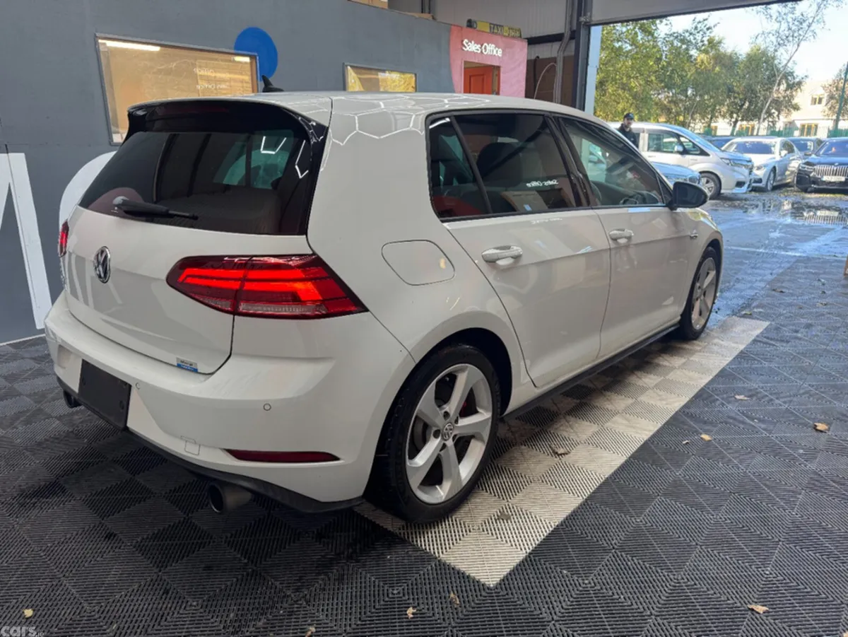 Volkswagen Golf Hatchback, Petrol, 2017, White
