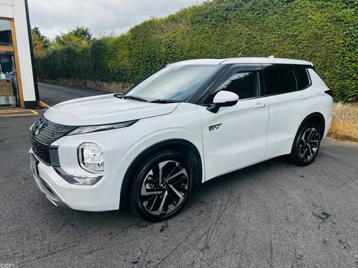 Mitsubishi Outlander SUV, Petrol Plug-in Hybrid, 2022, White