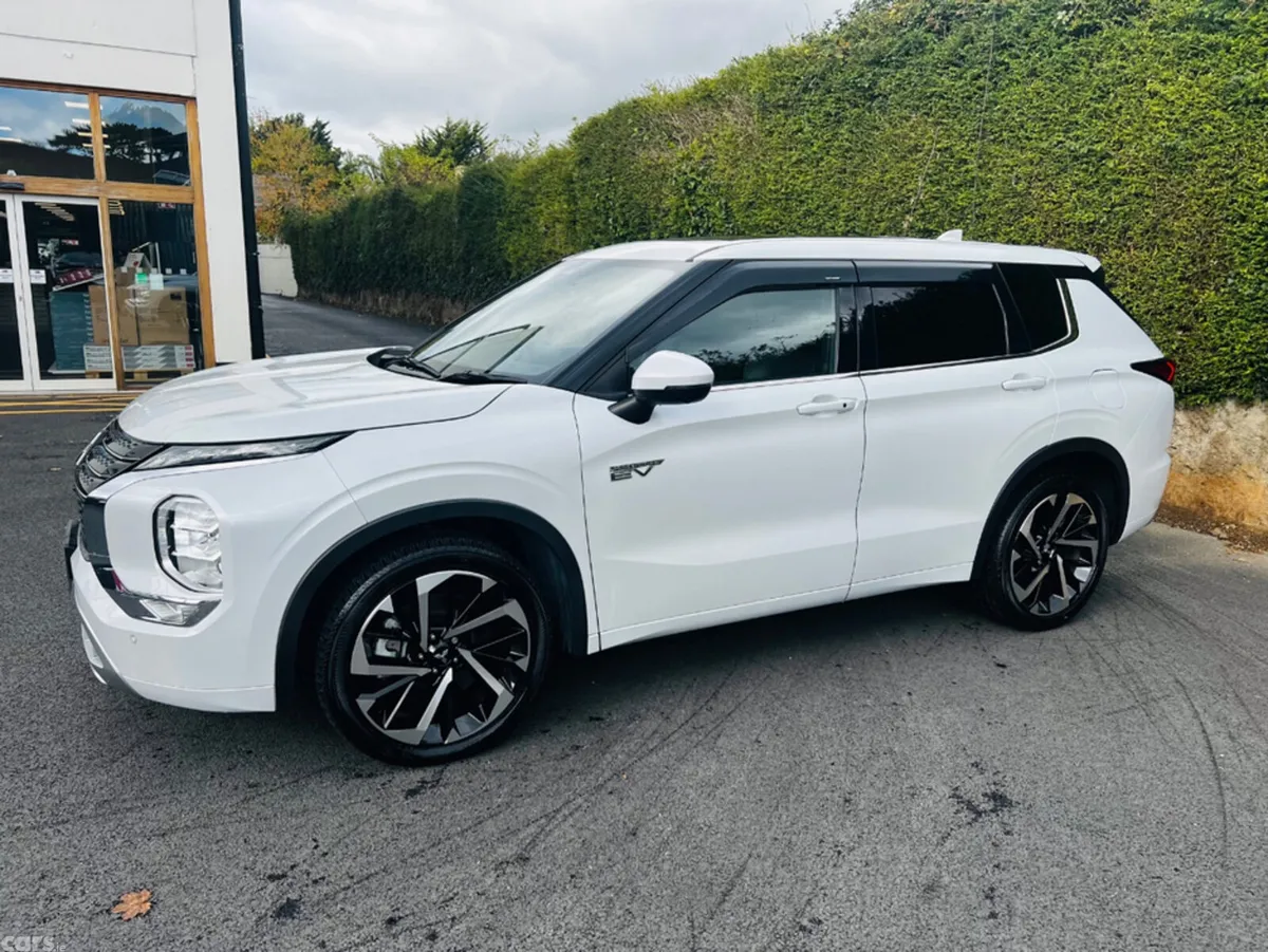 Mitsubishi Outlander SUV, Petrol Plug-in Hybrid, 2022, White