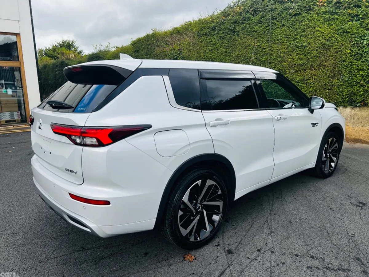 Mitsubishi Outlander SUV, Petrol Plug-in Hybrid, 2022, White