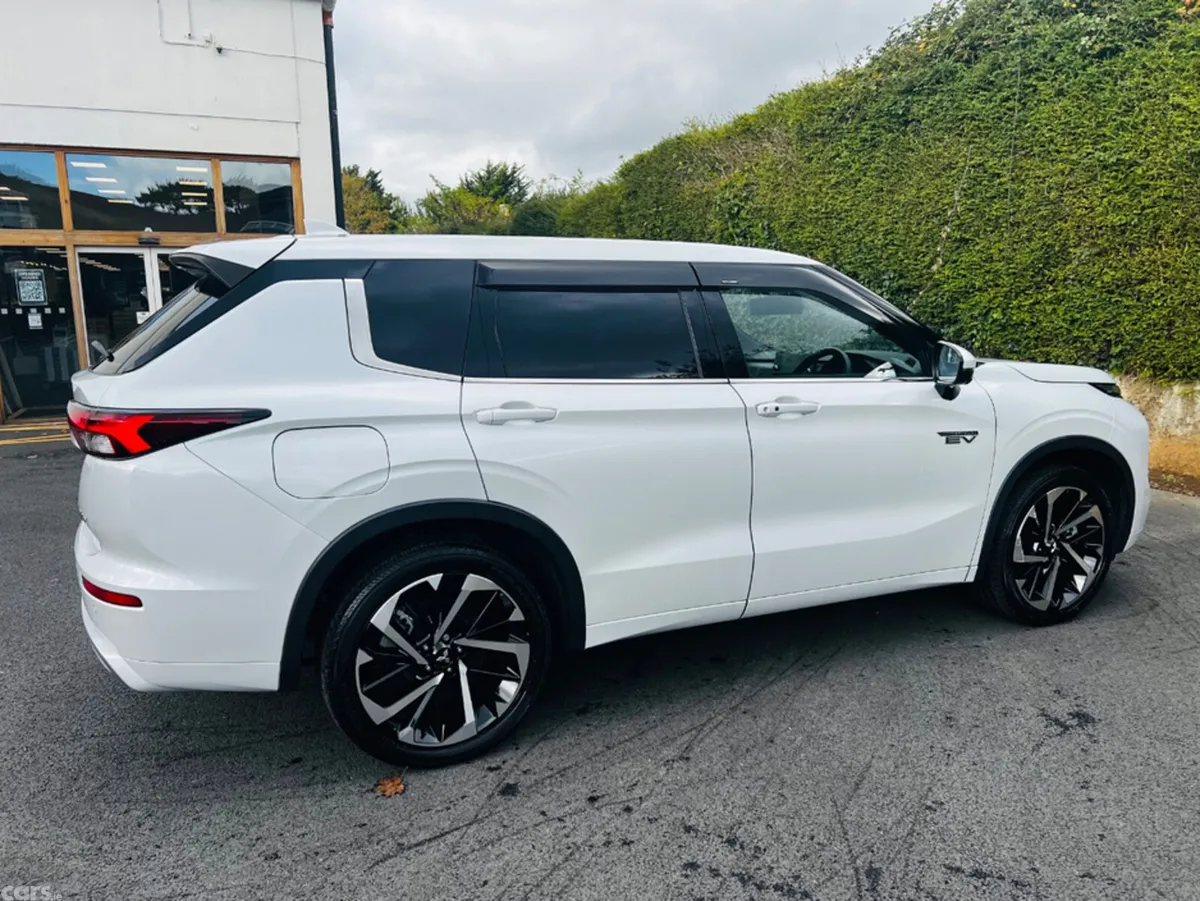 Mitsubishi Outlander SUV, Petrol Plug-in Hybrid, 2022, White