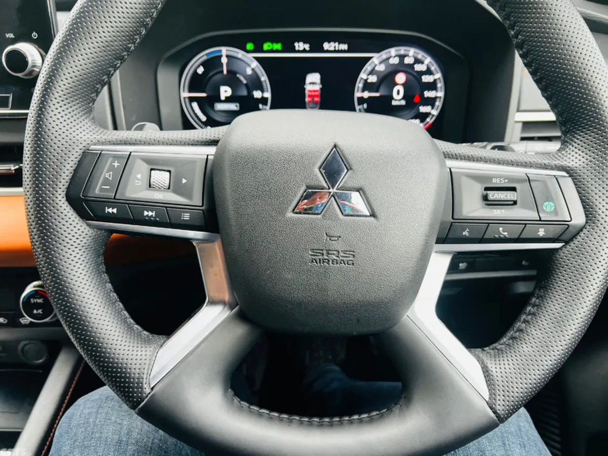 Mitsubishi Outlander SUV, Petrol Plug-in Hybrid, 2022, White
