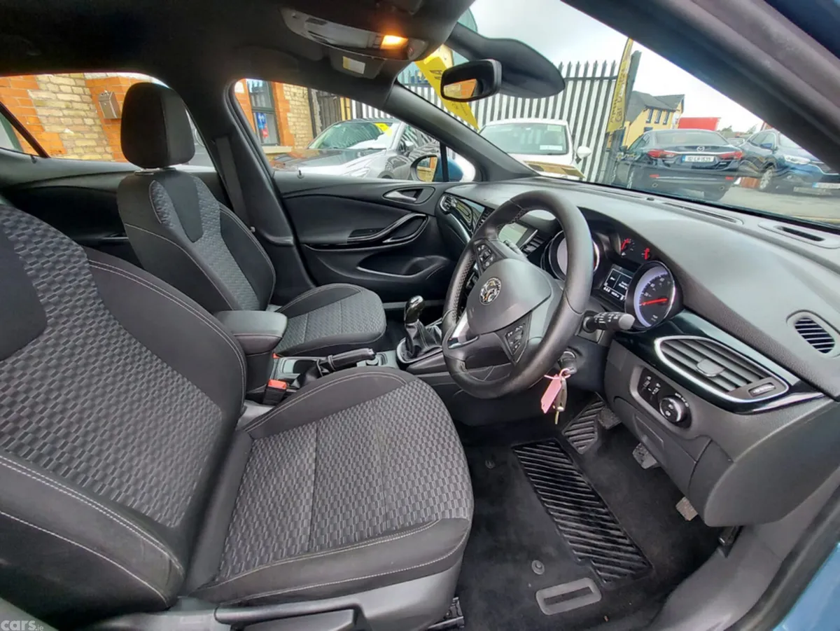 Opel Astra Hatchback, Petrol, 2017, Blue