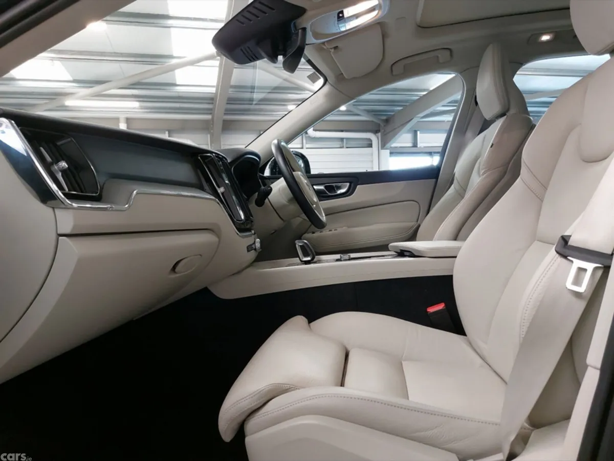 Volvo XC60 SUV, Petrol Plug-in Hybrid, 2025, Blue
