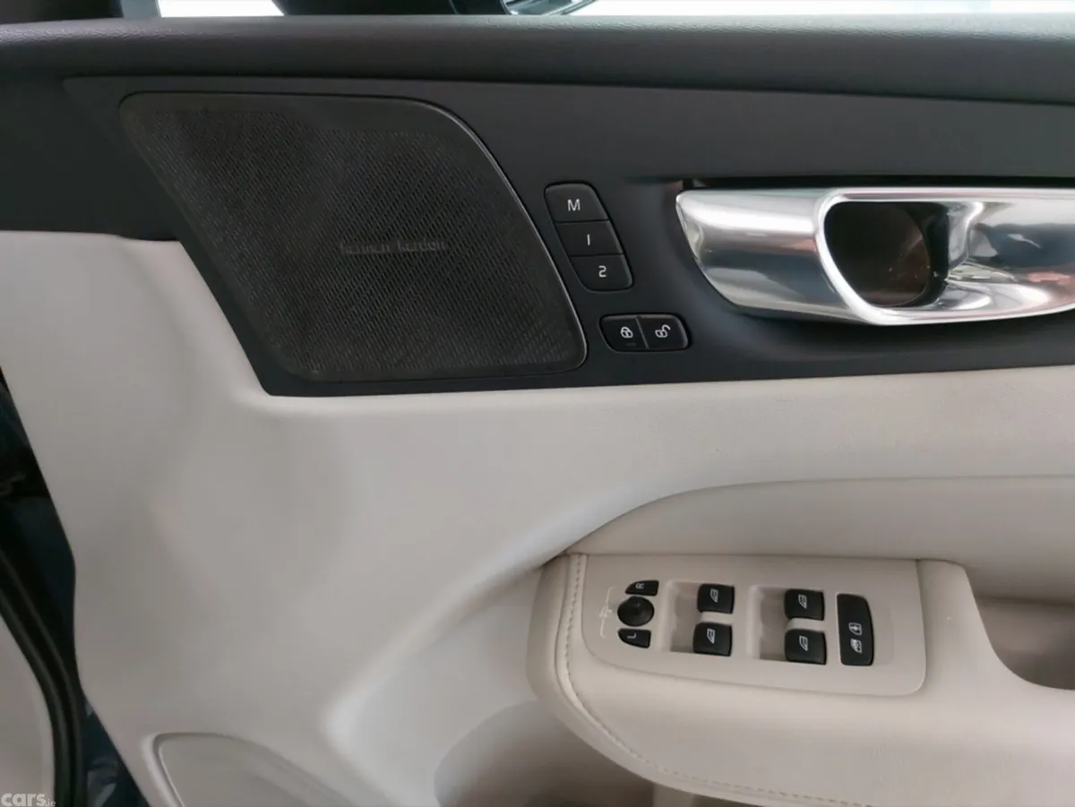 Volvo XC60 SUV, Petrol Plug-in Hybrid, 2025, Blue