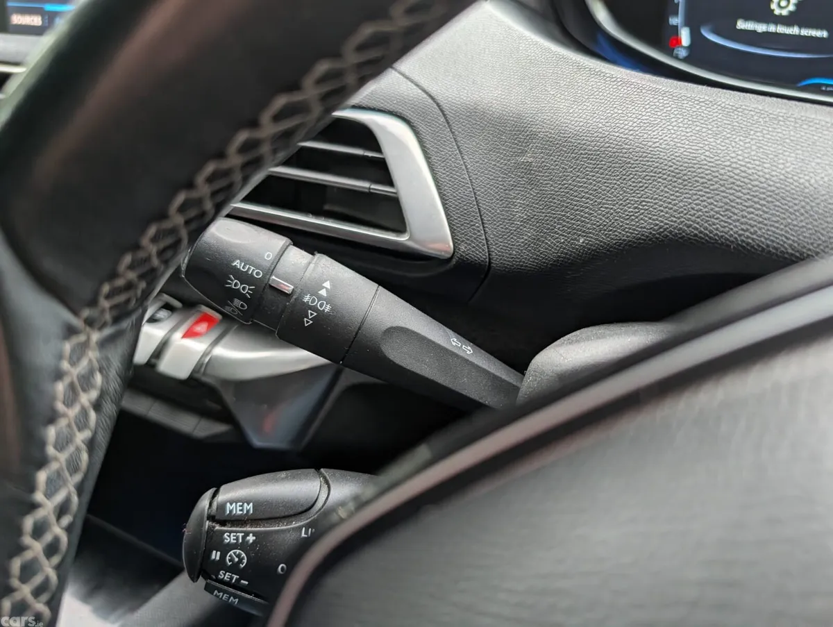 Peugeot 3008 MPV, Diesel, 2018, Black