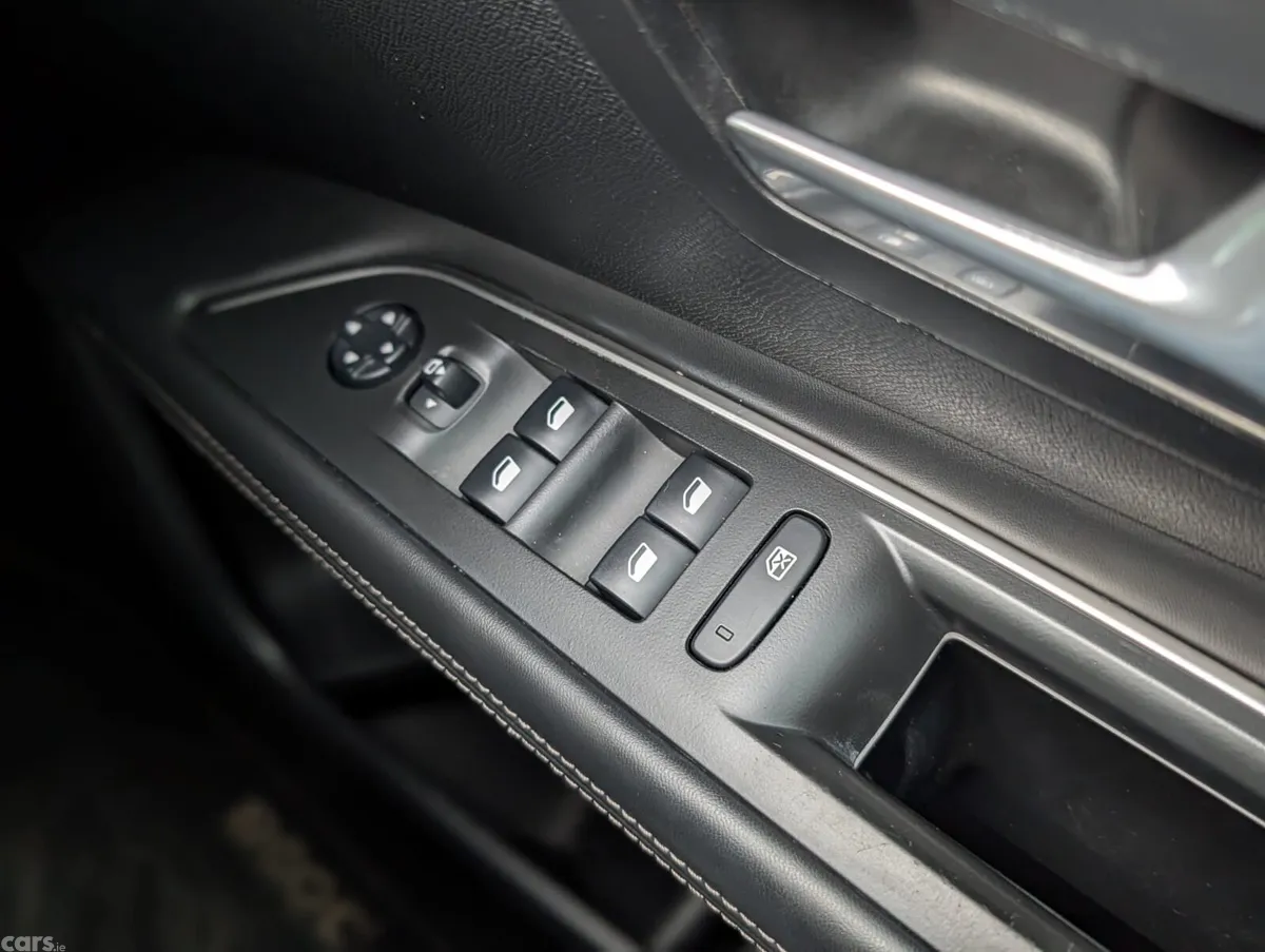Peugeot 3008 MPV, Diesel, 2018, Black