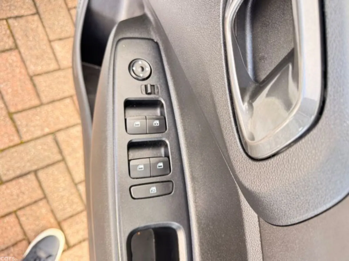 Hyundai i10 Hatchback, Petrol, 2025, White