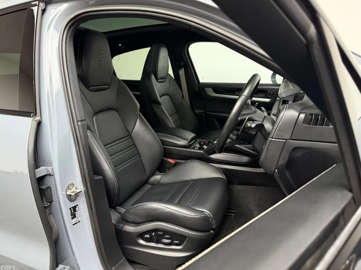 Porsche Cayenne Coupe, Petrol Plug-in Hybrid, 2025, Grey