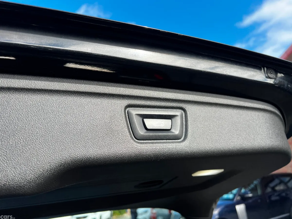 BMW 3-Series Estate, Petrol Plug-in Hybrid, 2023, Black