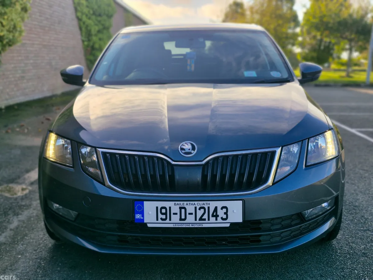 Skoda Octavia Saloon, Diesel, 2019, Grey