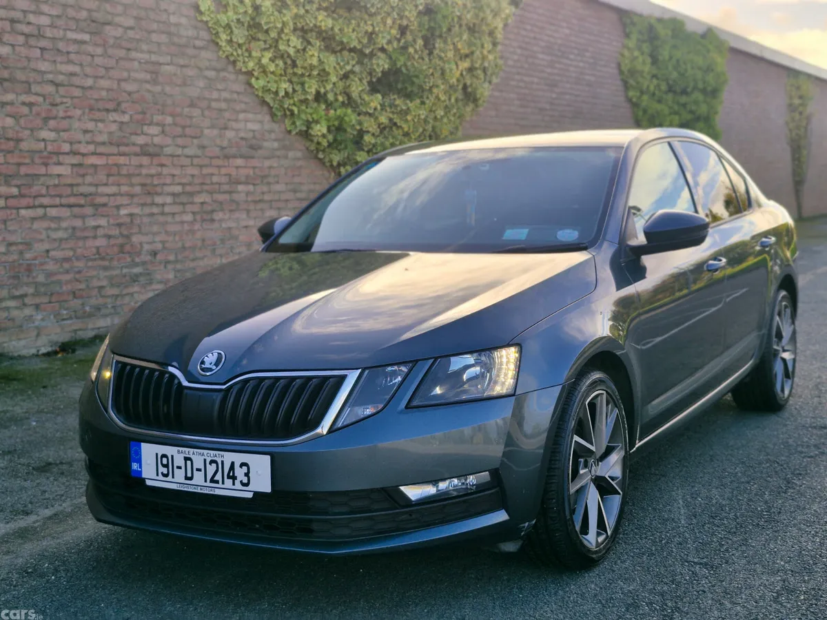 Skoda Octavia Saloon, Diesel, 2019, Grey