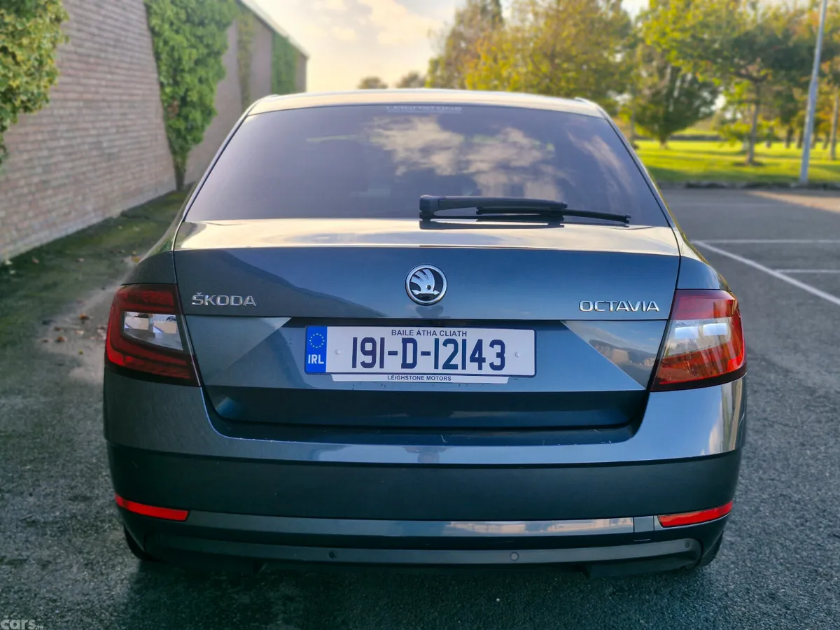 Skoda Octavia Saloon, Diesel, 2019, Grey