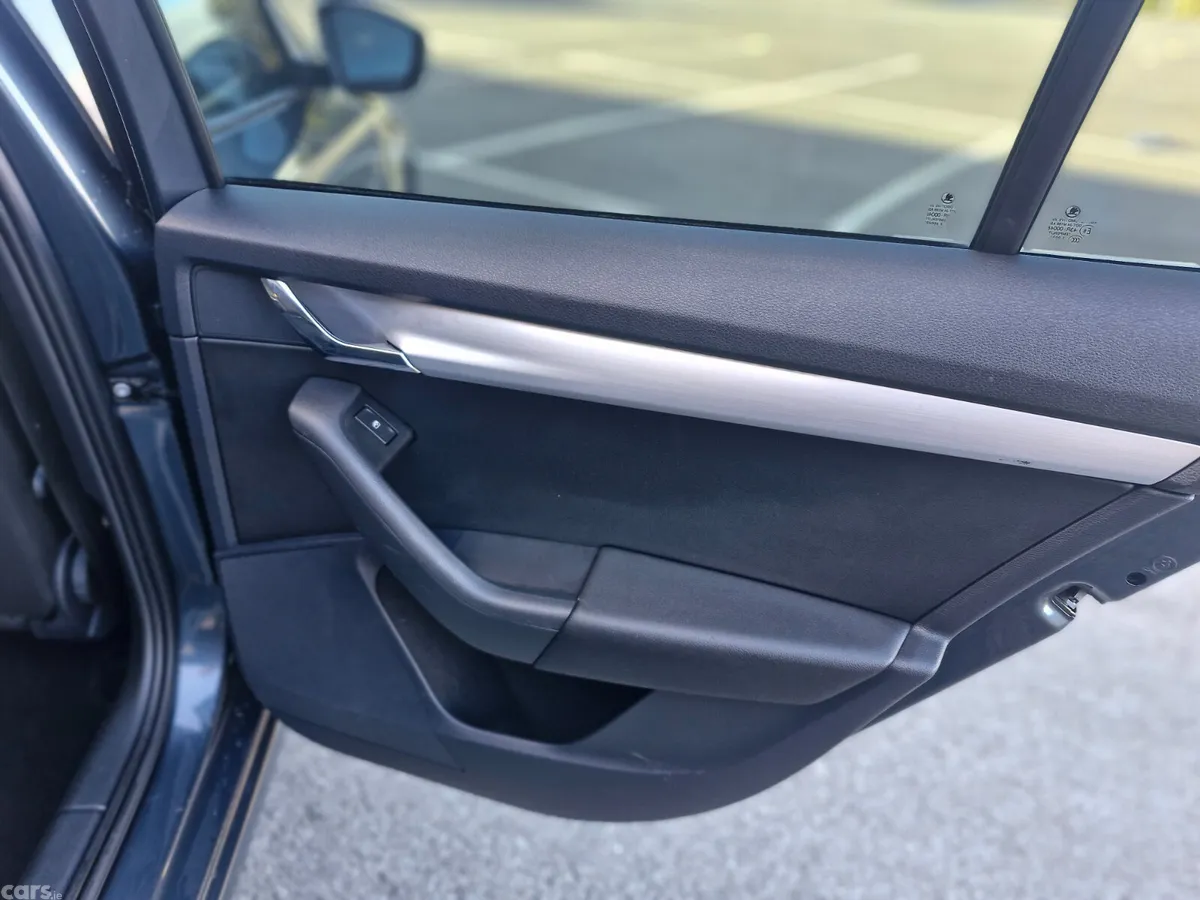 Skoda Octavia Saloon, Diesel, 2019, Grey