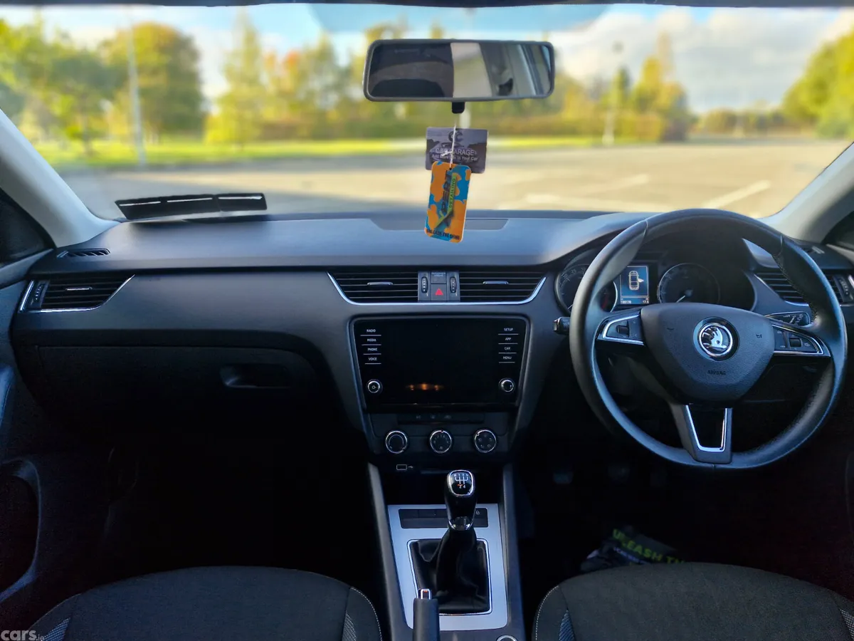Skoda Octavia Saloon, Diesel, 2019, Grey