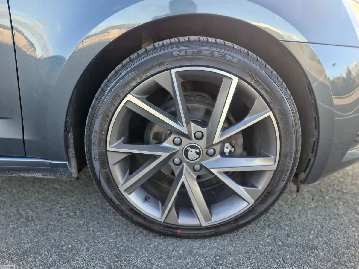 Skoda Octavia Saloon, Diesel, 2019, Grey