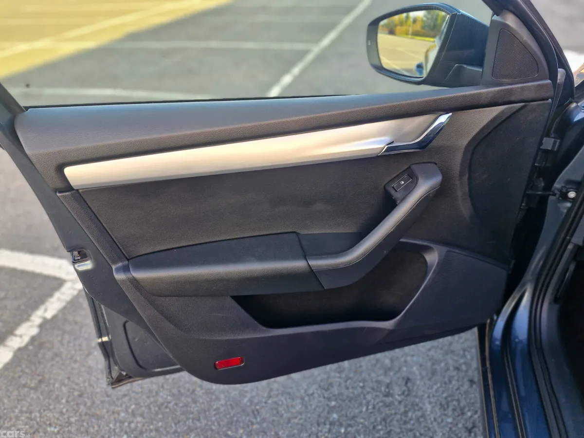 Skoda Octavia Saloon, Diesel, 2019, Grey