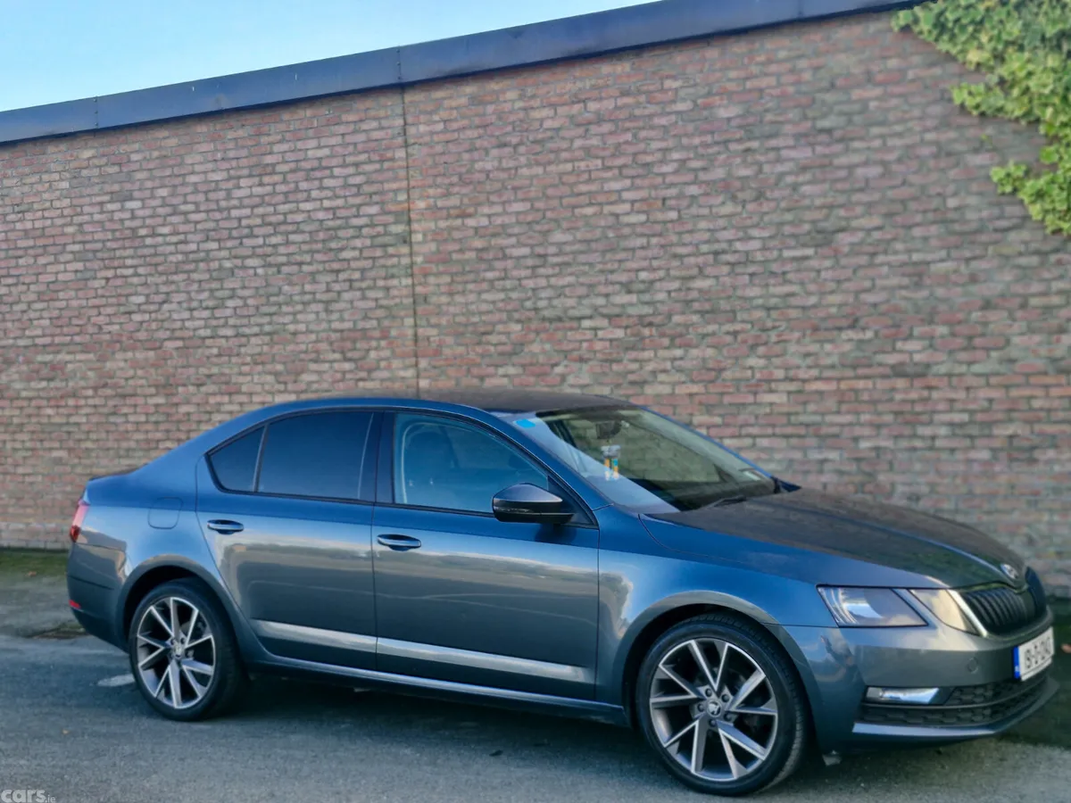 Skoda Octavia Saloon, Diesel, 2019, Grey