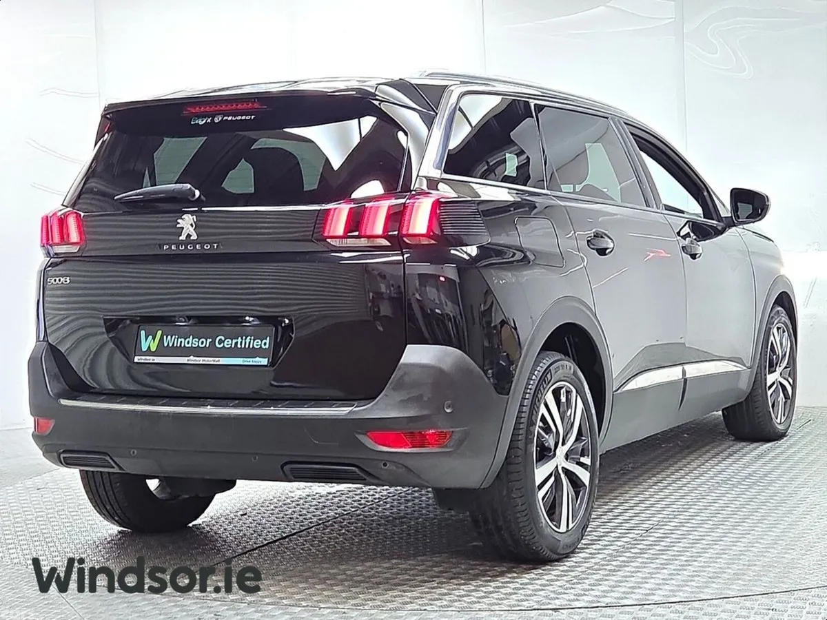 Peugeot 5008 MPV, Diesel, 2023, Black