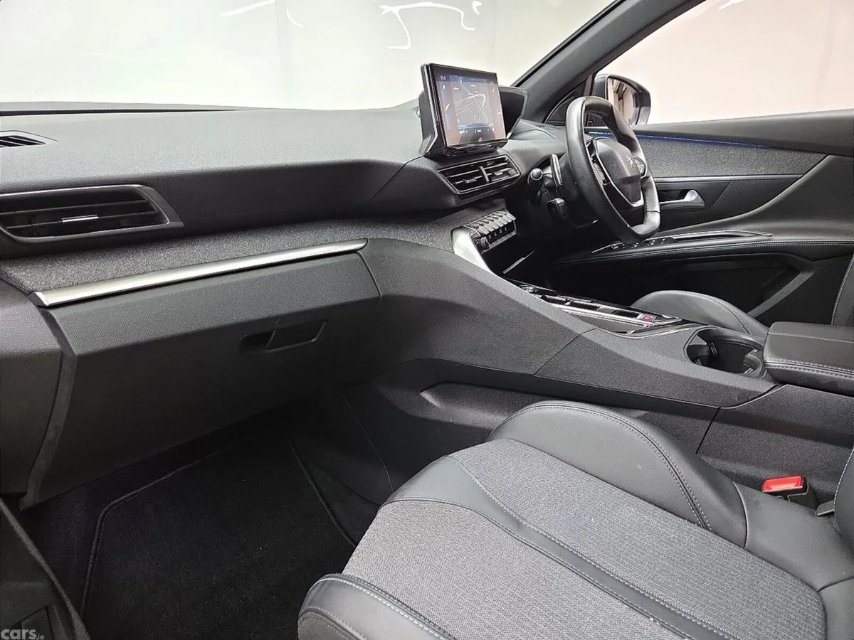 Peugeot 5008 MPV, Diesel, 2023, Black