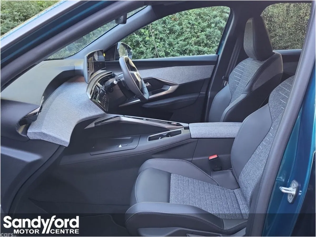 Peugeot 3008 MPV, Petrol, 2026, Blue