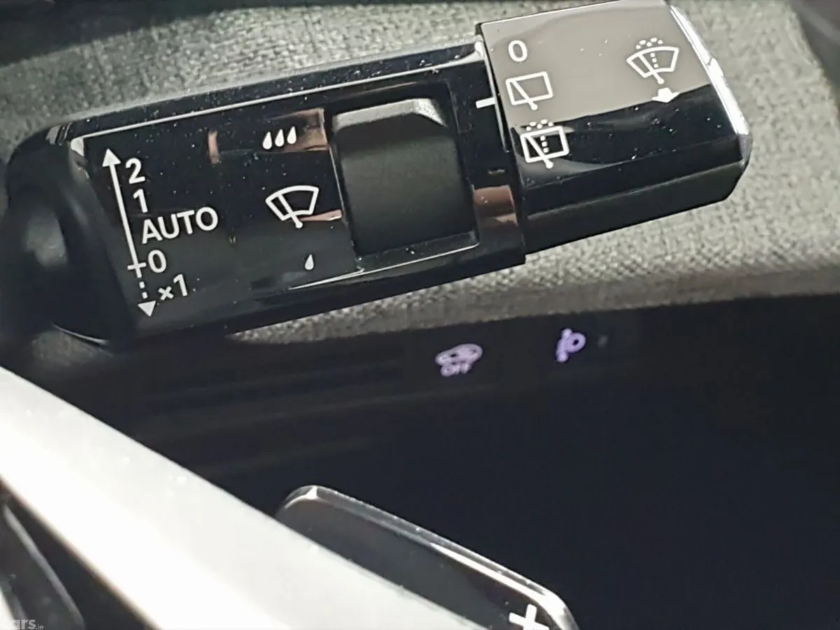 Peugeot 5008 MPV, Petrol, 2025, Grey