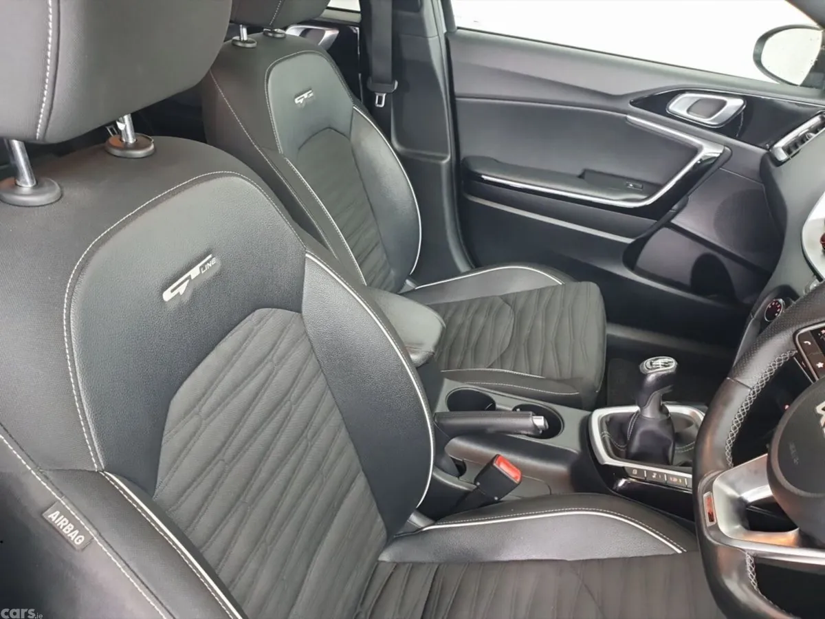 Kia Ceed Hatchback, Petrol, 2022, Grey