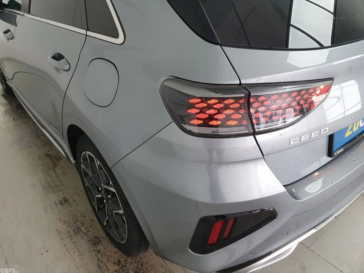 Kia Ceed Hatchback, Petrol, 2022, Grey