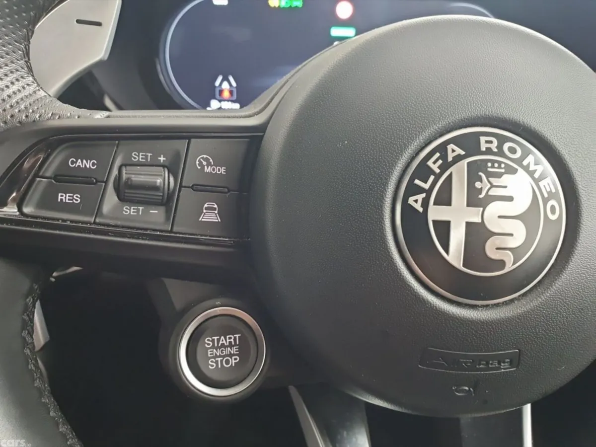 Alfa Romeo Tonale MPV, Petrol Plug-in Hybrid, 2023, Red