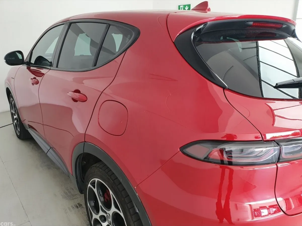 Alfa Romeo Tonale MPV, Petrol Plug-in Hybrid, 2023, Red