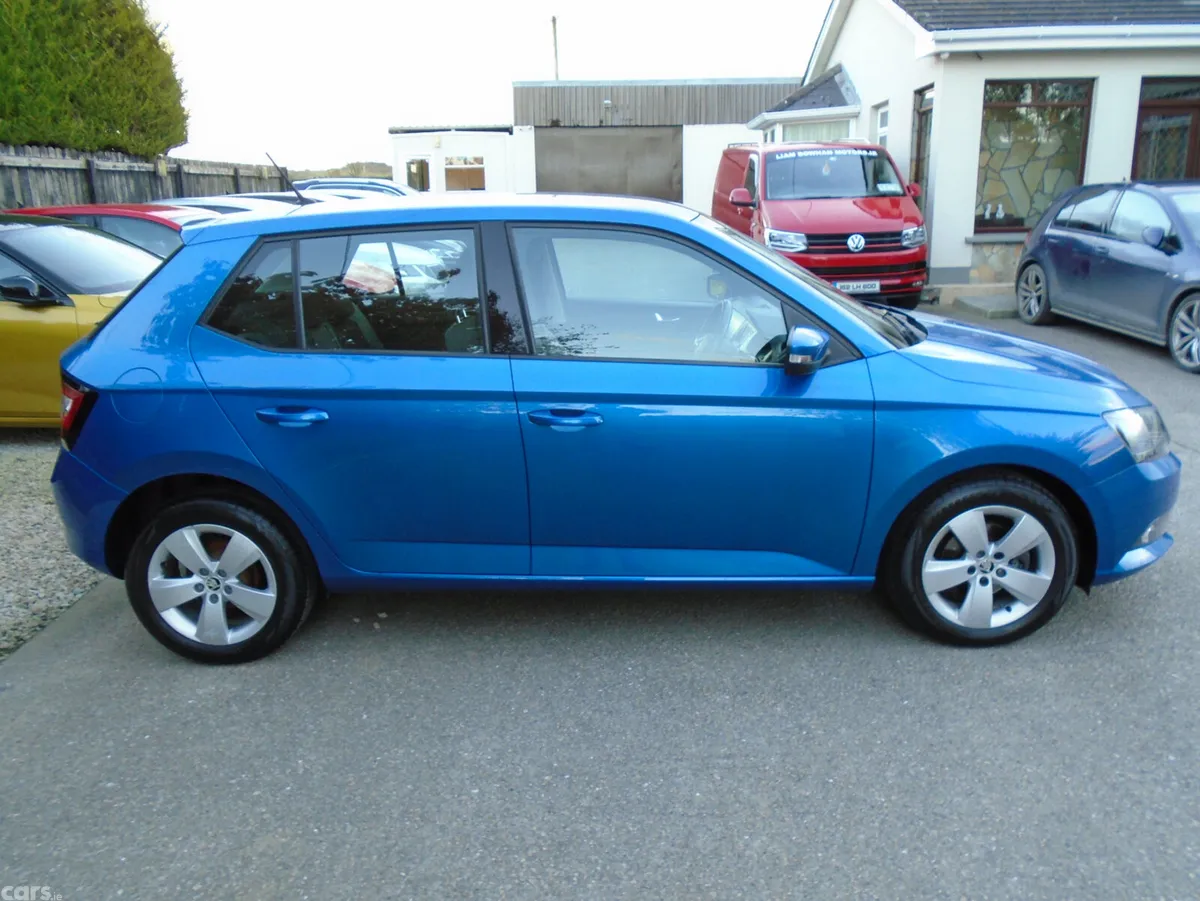 Skoda Fabia Hatchback, Petrol, 2015, Blue
