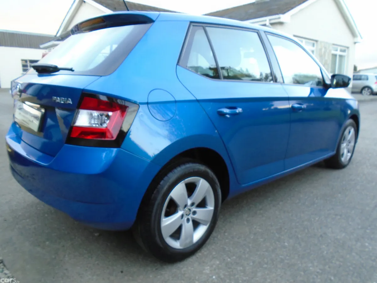 Skoda Fabia Hatchback, Petrol, 2015, Blue