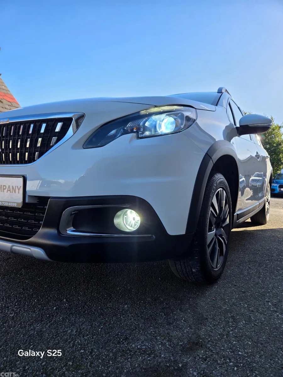 Peugeot 2008 Hatchback, Petrol, 2017, White