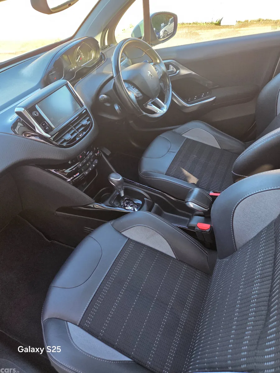Peugeot 2008 Hatchback, Petrol, 2017, White