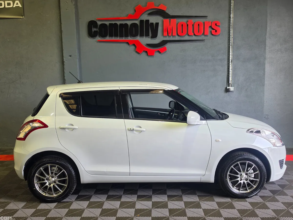 Suzuki Swift Hatchback, Petrol, 2013, White