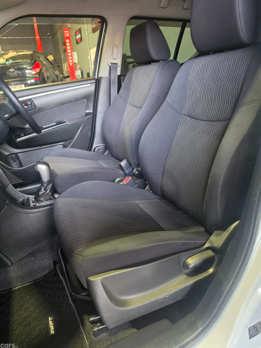 Suzuki Swift Hatchback, Petrol, 2013, White