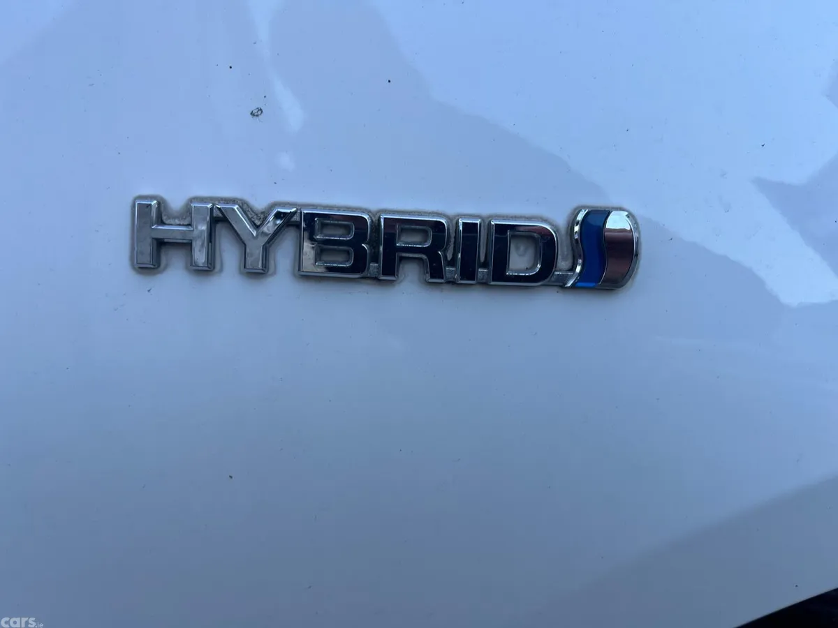 Toyota Prius Hatchback, Petrol Hybrid, 2017, White