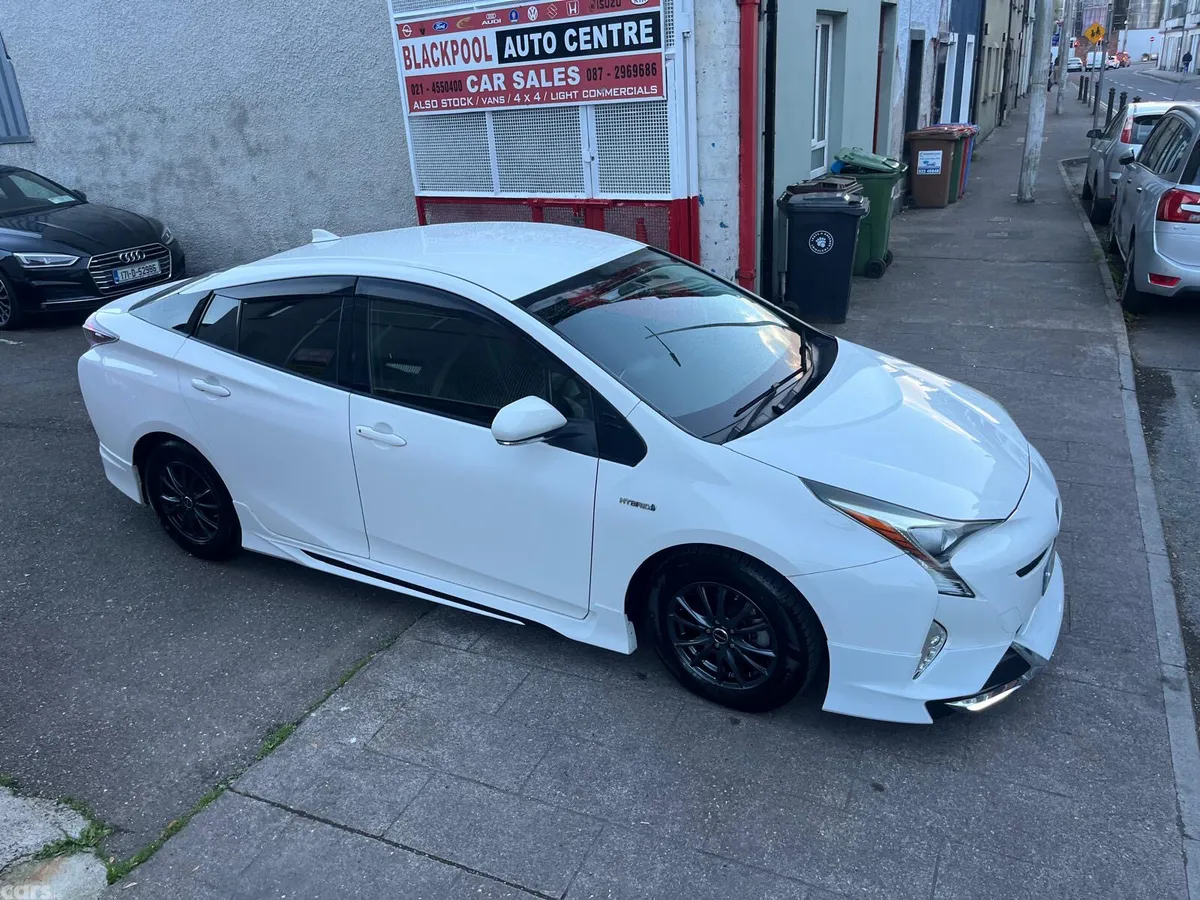 Toyota Prius Hatchback, Petrol Hybrid, 2017, White