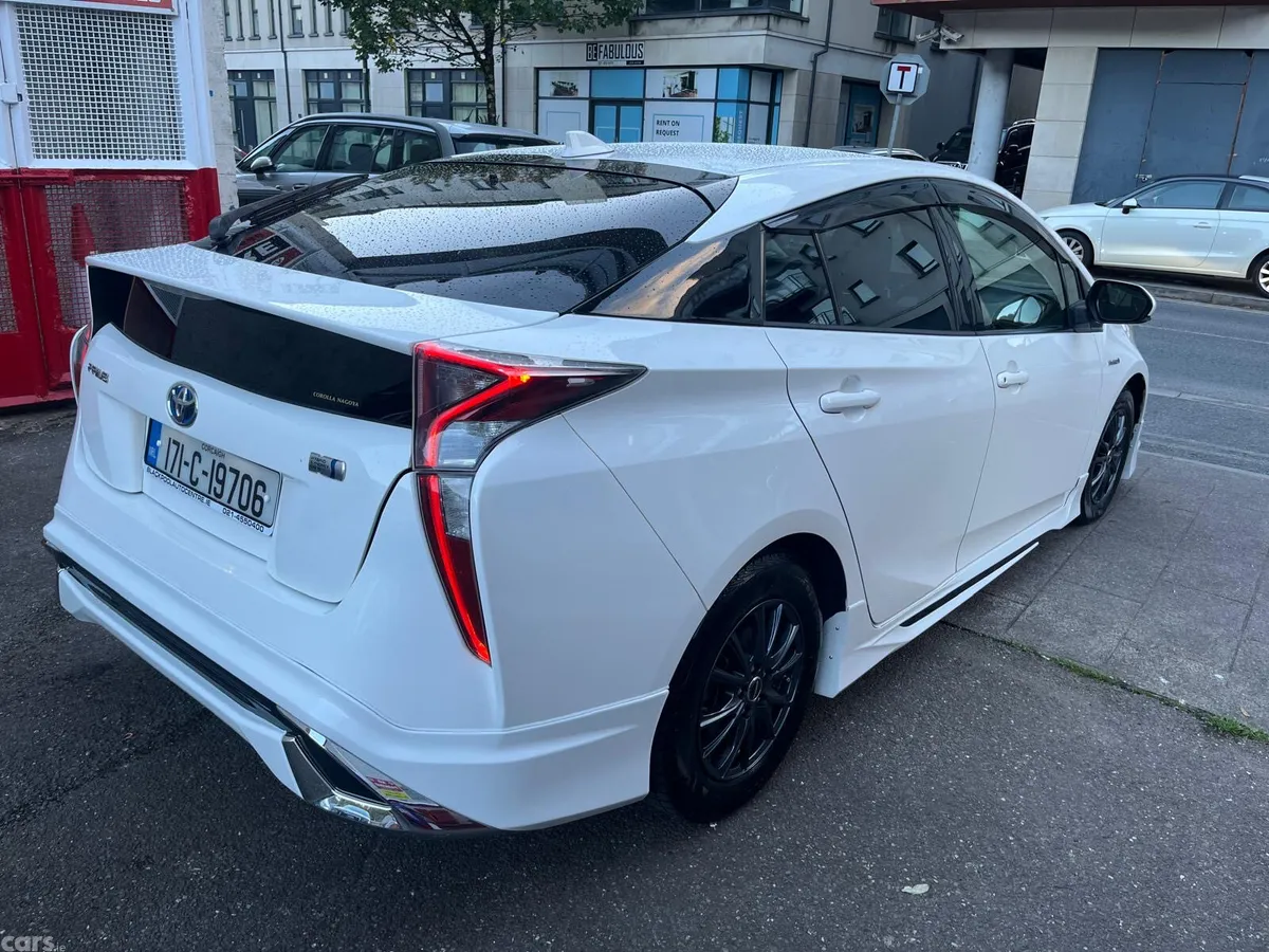 Toyota Prius Hatchback, Petrol Hybrid, 2017, White