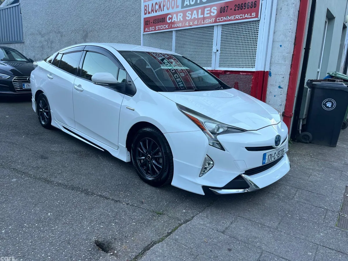 Toyota Prius Hatchback, Petrol Hybrid, 2017, White