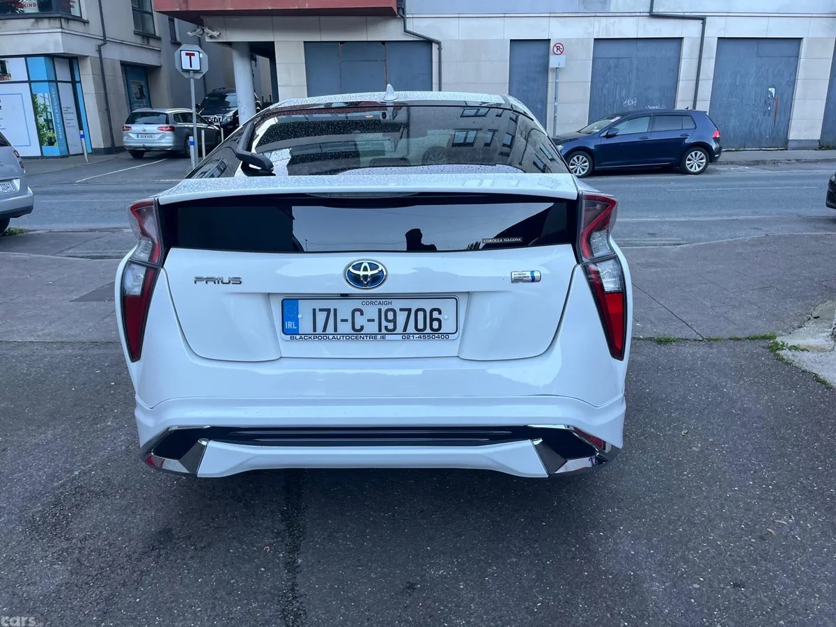 Toyota Prius Hatchback, Petrol Hybrid, 2017, White
