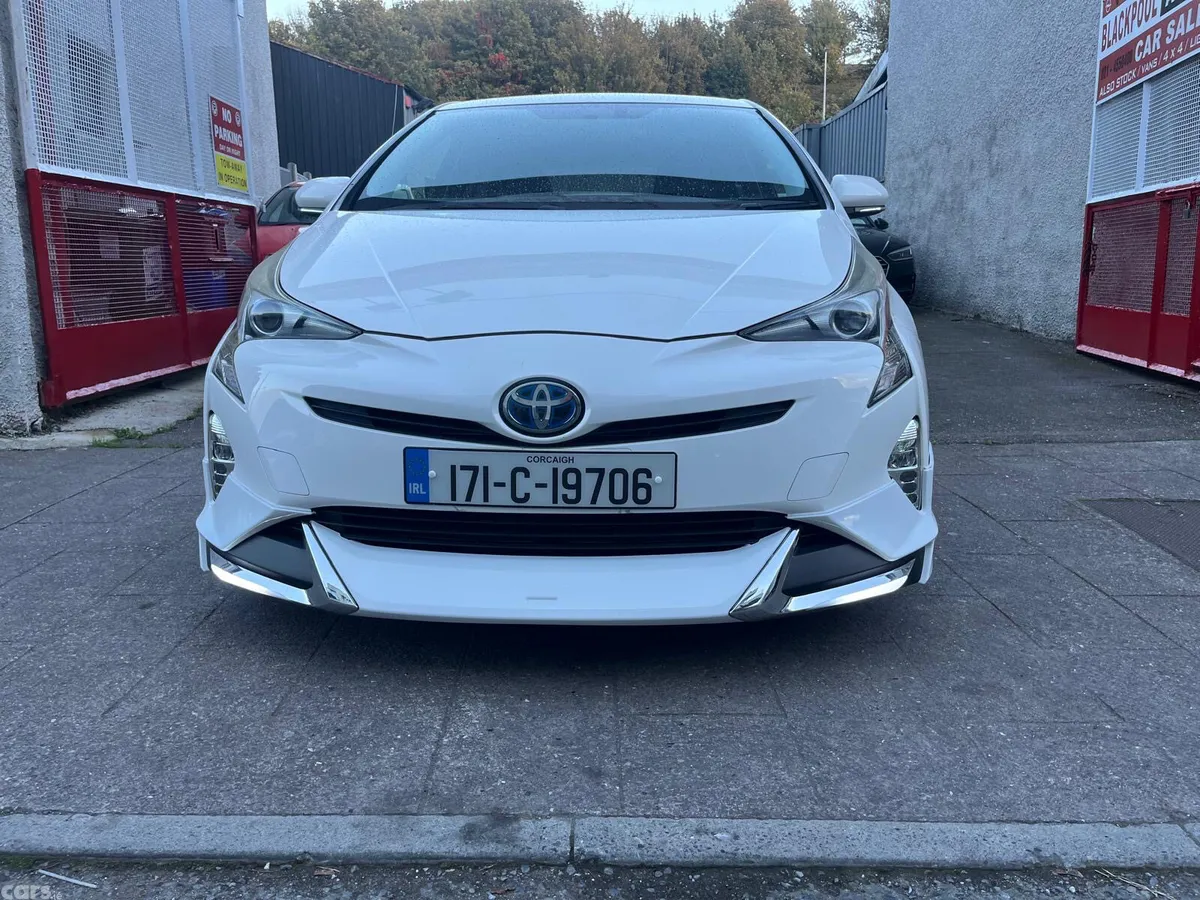 Toyota Prius Hatchback, Petrol Hybrid, 2017, White