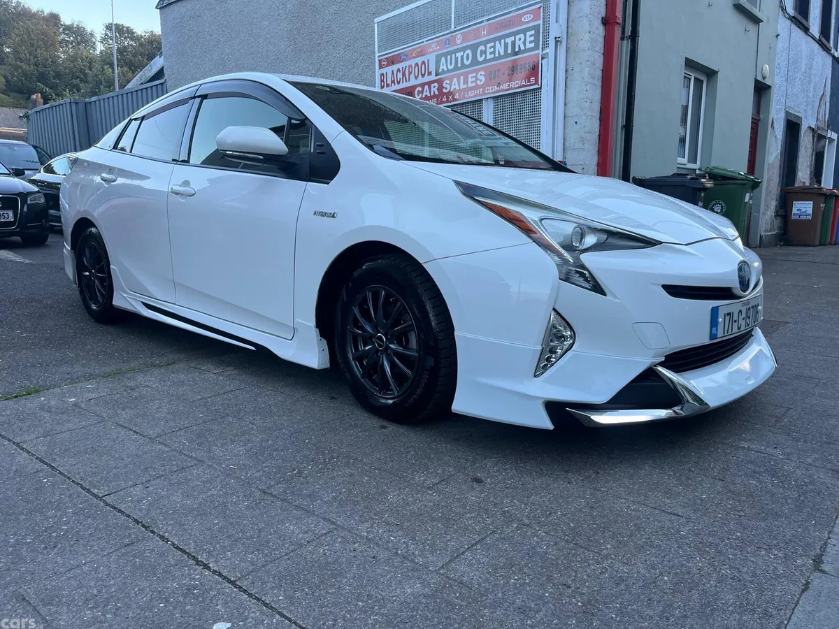 Toyota Prius Hatchback, Petrol Hybrid, 2017, White