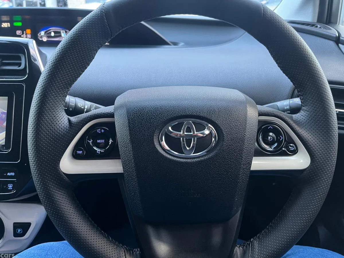 Toyota Prius Hatchback, Petrol Hybrid, 2017, White