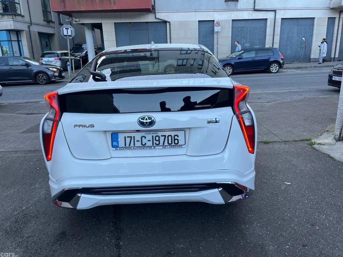 Toyota Prius Hatchback, Petrol Hybrid, 2017, White