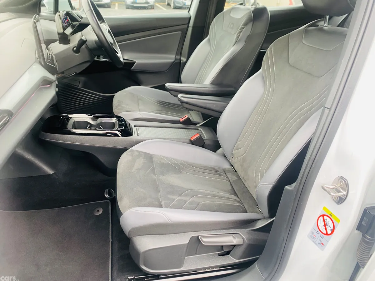 Volkswagen ID.4 Estate, Electric, 2022, White