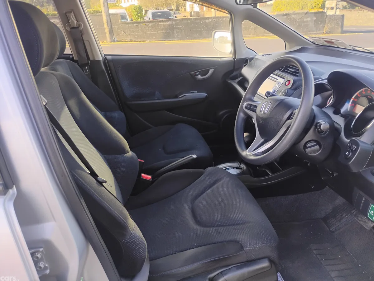 Honda Fit Hatchback, Petrol, 2013, Silver