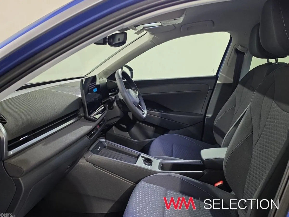 Volkswagen T-Roc Estate, Petrol, 2026, Blue