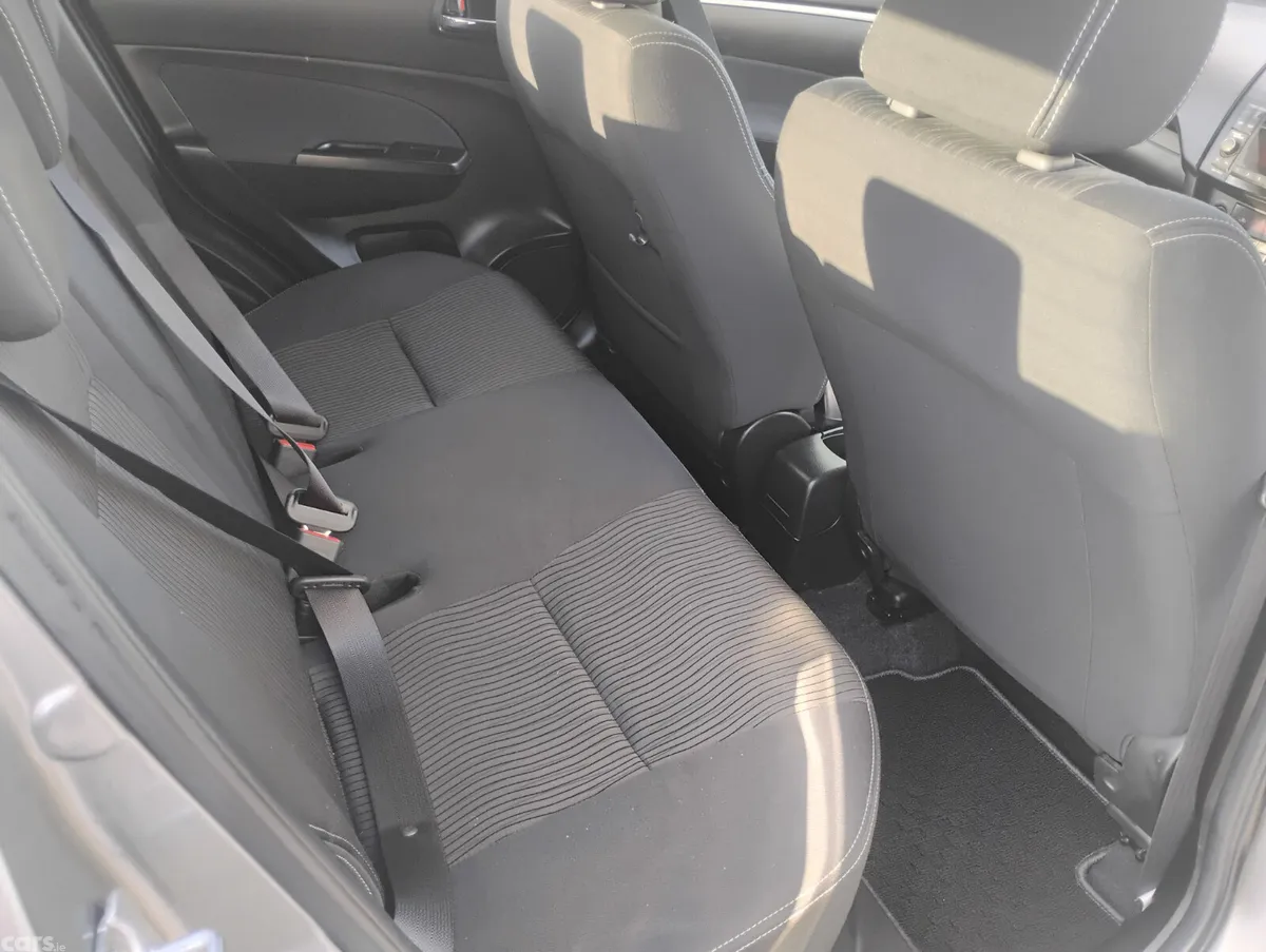 Suzuki Swift Hatchback, Petrol, 2013, Silver